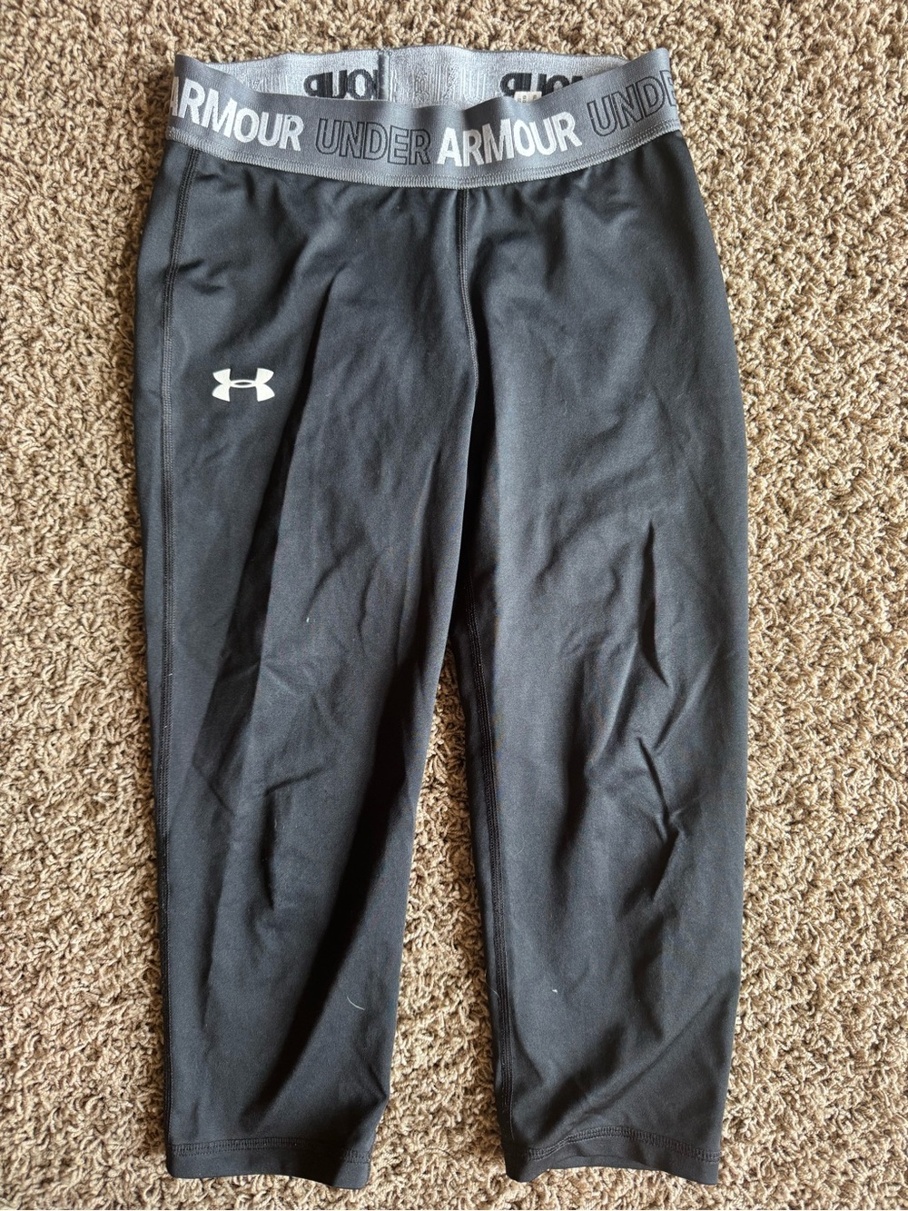 Under Armour Girls' Black Compression 
Capri /Leggings ( 3 pairs)